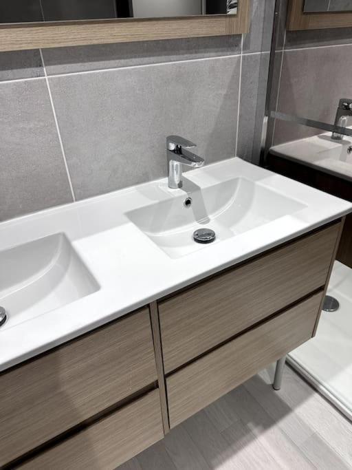 Appartement T4 En Hyper-Centre Bourgoin-Jallieu ภายนอก รูปภาพ