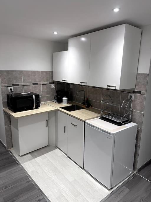 Appartement T4 En Hyper-Centre Bourgoin-Jallieu ภายนอก รูปภาพ