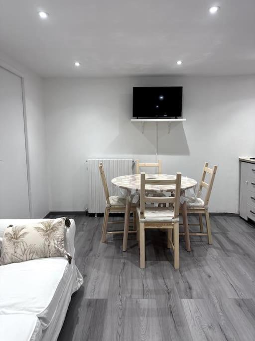 Appartement T4 En Hyper-Centre Bourgoin-Jallieu ภายนอก รูปภาพ