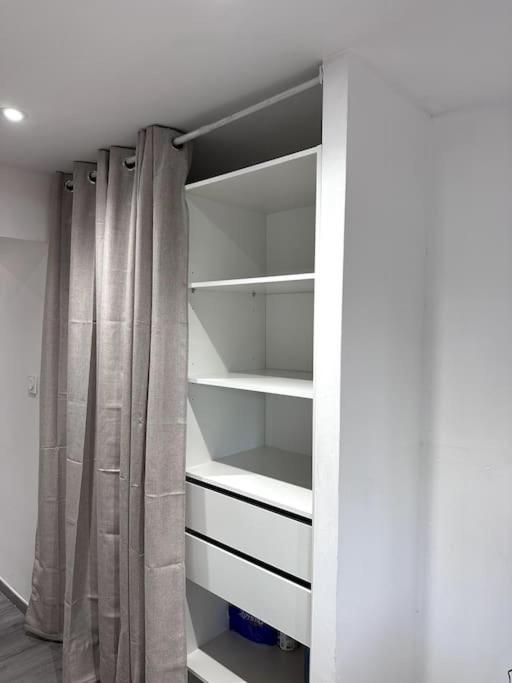 Appartement T4 En Hyper-Centre Bourgoin-Jallieu ภายนอก รูปภาพ